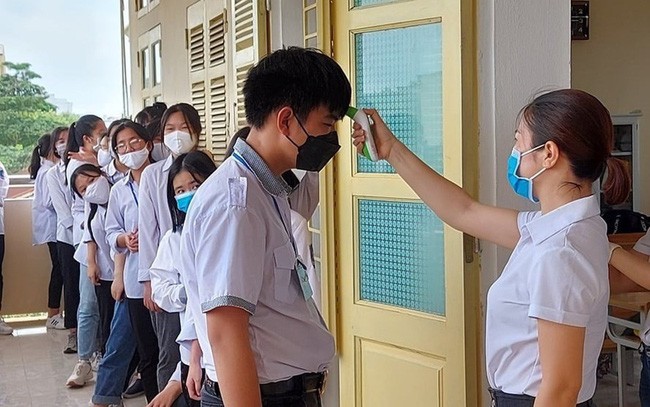 Học sinh khối 9 và 12 quay lại trường học tại nhiều địa phương (ảnh minh hoạ) Học sinh khối 9 và 12 quay lại trường học tại nhiều địa phương (ảnh minh hoạ)