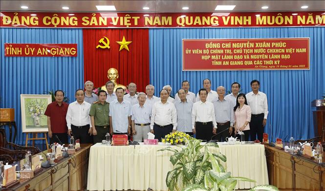 Chủ tịch nước gặp mặt, chúc Tết các đồng chí nguyên lãnh đạo tỉnh An Giang Chú thích ảnh