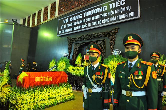 Thương tiếc Trung tá Đỗ Anh - sỹ quan gìn giữ hòa bình hy sinh khi làm nhiệm vụ nhân đạo quốc tế Chú thích ảnh
