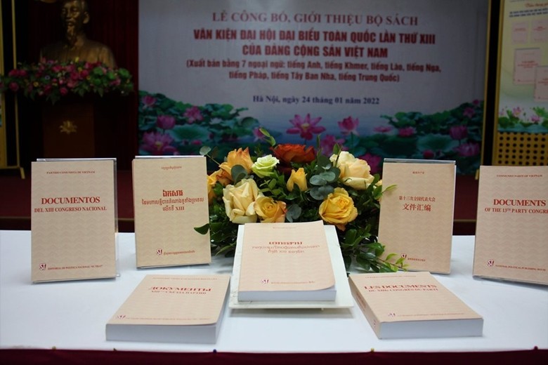 Xuất bản Văn kiện Đại hội Đảng lần thứ XIII bằng 7 ngoại ngữ. Xuất bản Văn kiện Đại hội Đảng lần thứ XIII bằng 7 ngoại ngữ.