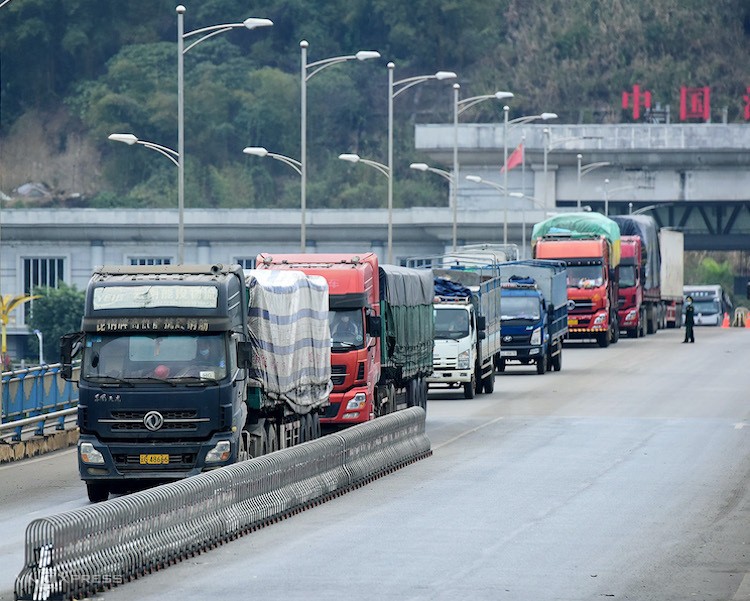 Kim ngạch thương mại Việt-Trung vượt ngưỡng 200 tỷ USD trong năm 2021 Kim ngạch thương mại Việt-Trung vượt ngưỡng 200 tỷ USD trong năm 2021