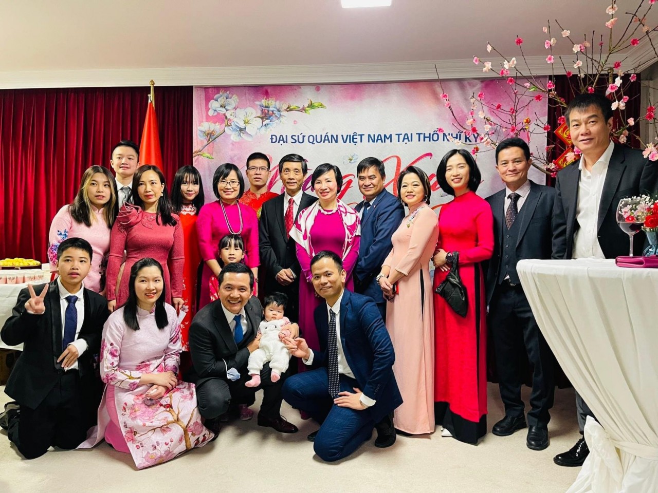 Đông đảo kiều bào Việt Nam tham dự 'Xuân Quê hương 2022' tại Thổ Nhĩ kỳ Đông đảo kiều bào Việt Nam tham dự 'Xuân Quê hương 2022' tại Thổ Nhĩ kỳ
