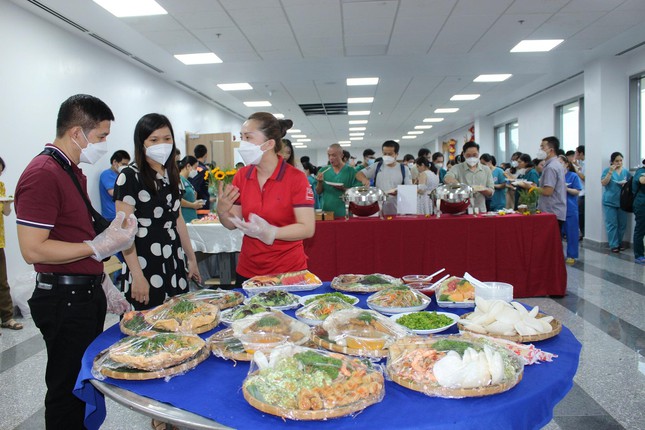 Ngày vui ở Bệnh viện Hồi sức COVID-19 lớn nhất thế giới Ngày vui ở Bệnh viện Hồi sức COVID-19 lớn nhất thế giới ảnh 6