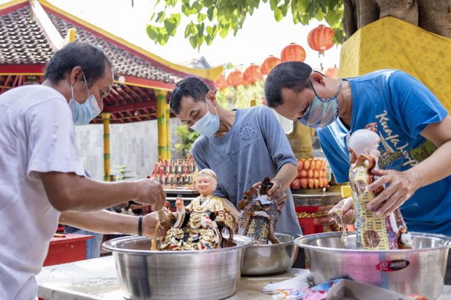 Châu Á trang hoàng rực rỡ, người dân nô nức mua sắm chuẩn bị đón năm Dần Châu Á trang hoàng rực rỡ, người dân nô nức mua sắm chuẩn bị đón năm Dần ảnh 13