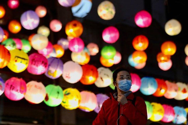 Châu Á trang hoàng rực rỡ, người dân nô nức mua sắm chuẩn bị đón năm Dần Châu Á trang hoàng rực rỡ, người dân nô nức mua sắm chuẩn bị đón năm Dần ảnh 22