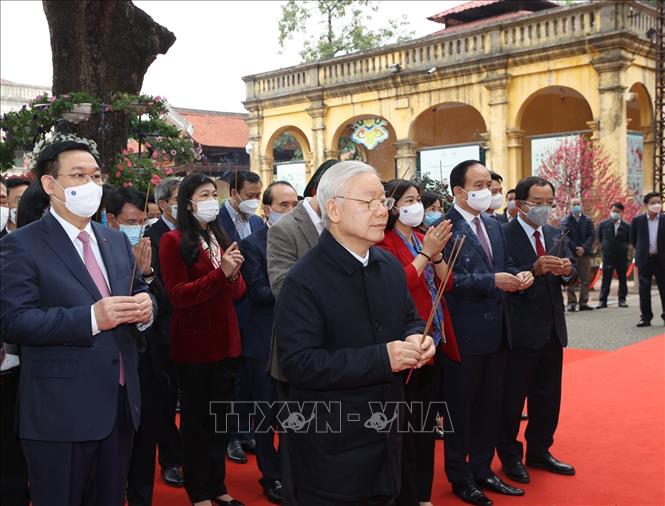 Tổng Bí thư, Chủ tịch nước Nguyễn Phú Trọng trồng cây tại Hoàng thành Thăng Long Tổng Bí thư, Chủ tịch nước Nguyễn Phú Trọng trồng cây tại Hoàng thành Thăng Long