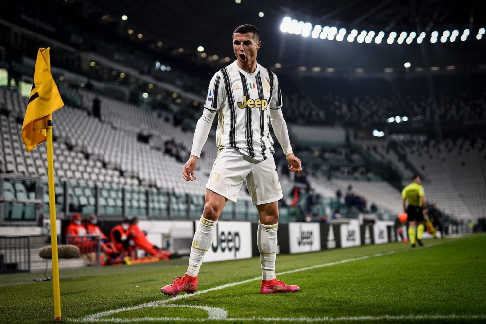 Ronaldo cán mốc 25 bàn thắng ở mùa giải 2020/21 Ronaldo cán mốc 25 bàn thắng ở mùa giải 2020/21