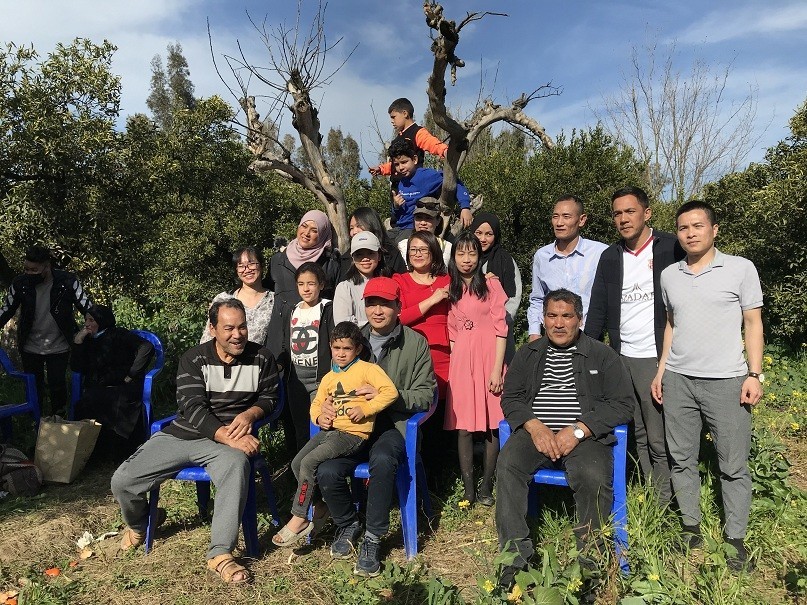 Đại sứ quán Việt Nam tại Algeria thăm gia đình anh Ali Khizane (có mẹ là người Việt Nam) ở tỉnh Blida. Đại sứ quán Việt Nam tại Algeria thăm gia đình anh Ali Khizane (có mẹ là người Việt Nam) ở tỉnh Blida.