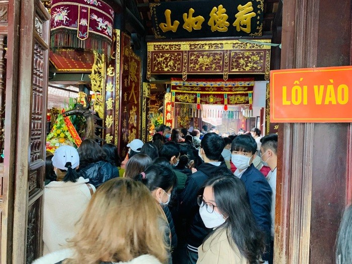 Yên Tử, Đền Trần đón đông đảo du khách đến hành hương dịp đầu năm Yên Tử, Đền Trần đón đông đảo du khách đến hành hương, dâng lễ dịp đầu năm