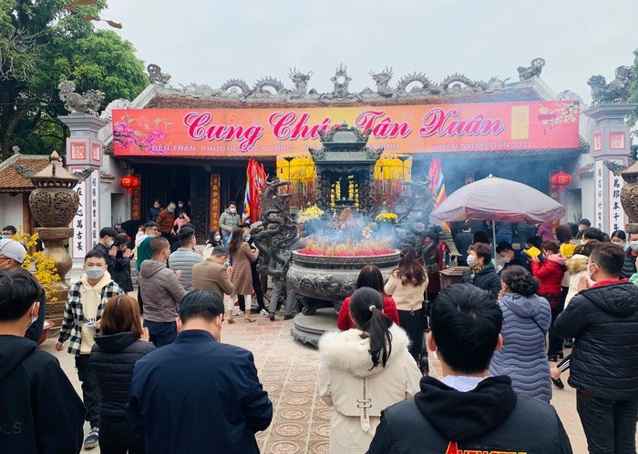Yên Tử, Đền Trần đón đông đảo du khách đến hành hương dịp đầu năm Yên Tử, Đền Trần đón đông đảo du khách đến hành hương, dâng lễ dịp đầu năm