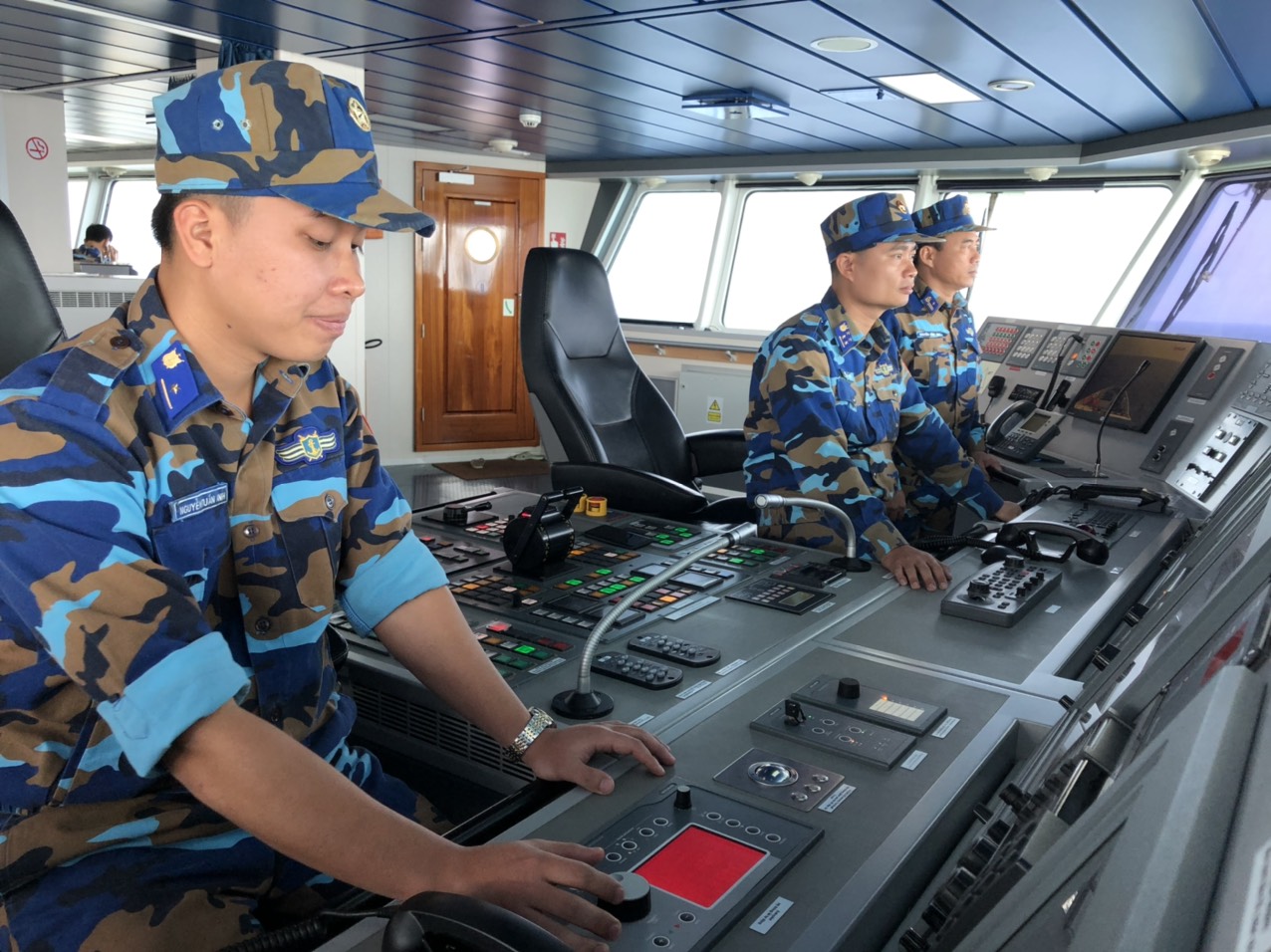 Luôn sẵn sàng với nhiệm vụ bảo vệ vùng biển của Tổ quốc trong những ngày đầu Xuân Chú thích ảnh