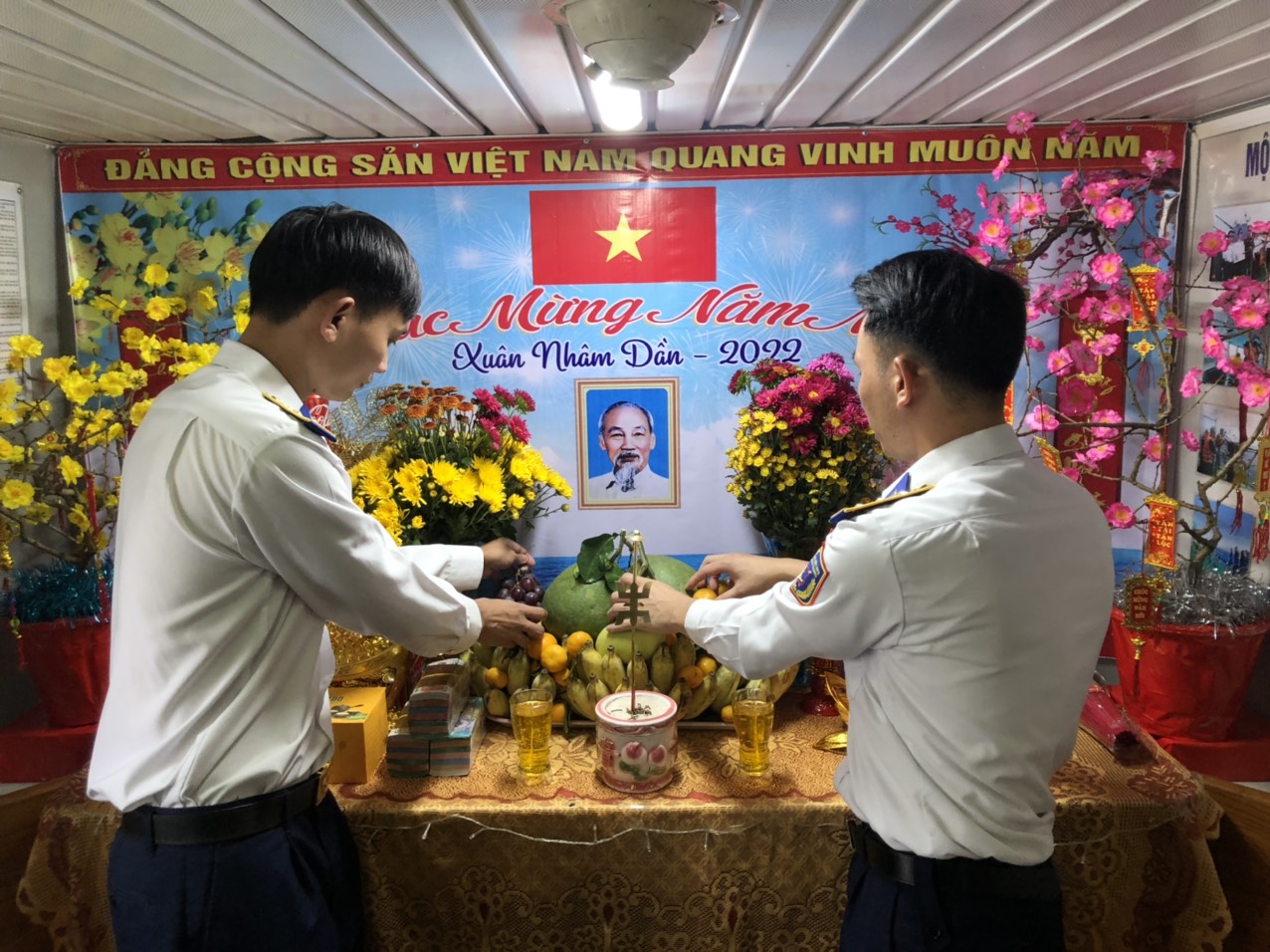 Luôn sẵn sàng với nhiệm vụ bảo vệ vùng biển của Tổ quốc trong những ngày đầu Xuân Chú thích ảnh