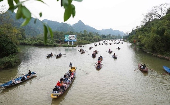 Hà Nội: chùa Hương được đón khách trở lại Hà Nội: chùa Hương được đón khách trở lại
