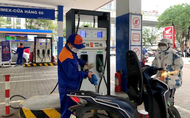 Không để thiếu nguồn cung ứng xăng dầu trong nước (ảnh minh họa) Không để thiếu nguồn cung ứng xăng dầu trong nước (ảnh minh họa)