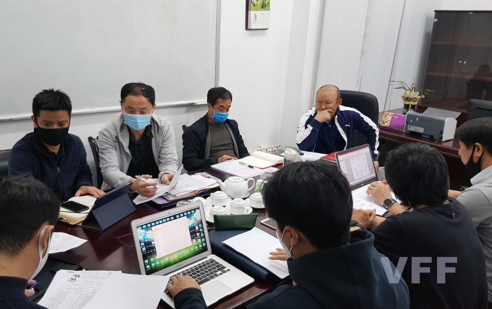 HLV Park Hang-seo cùng bác sĩ Choi Ju-young trở lại Việt Nam HLV Park Hang-seo cùng bác sĩ Choi Ju-young trở lại Việt Nam