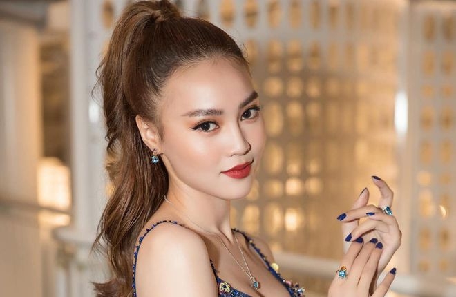 Tin Showbiz Việt ngày 4/3: Ninh Dương Lan Ngọc khoe nhẫn kim cương khủng sau ồn ào lộ clip 'nóng' Tin Showbiz Việt ngày 4/3: Ninh Dương Lan Ngọc khoe nhẫn kim cương khủng sau ồn ào lộ clip 'nóng'