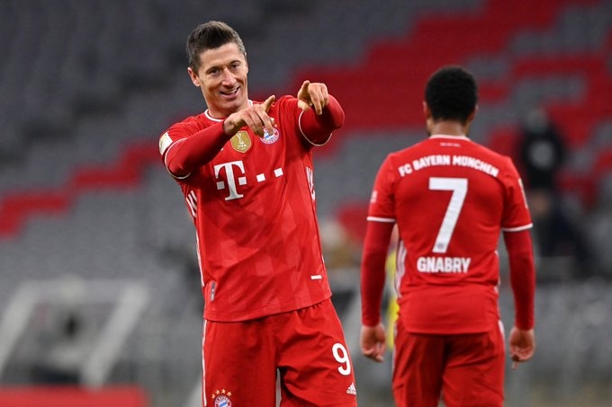 Haaland khiến Bayern choáng váng, Lewandowski khẳng định đẳng cấp