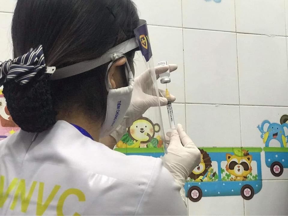 TRỰC TIẾP: Bắt đầu chiến dịch tiêm chủng quy mô lớn nhất từ trước tới nay TRỰC TIẾP: Bắt đầu chiến dịch tiêm chủng quy mô lớn nhất từ trước tới nay