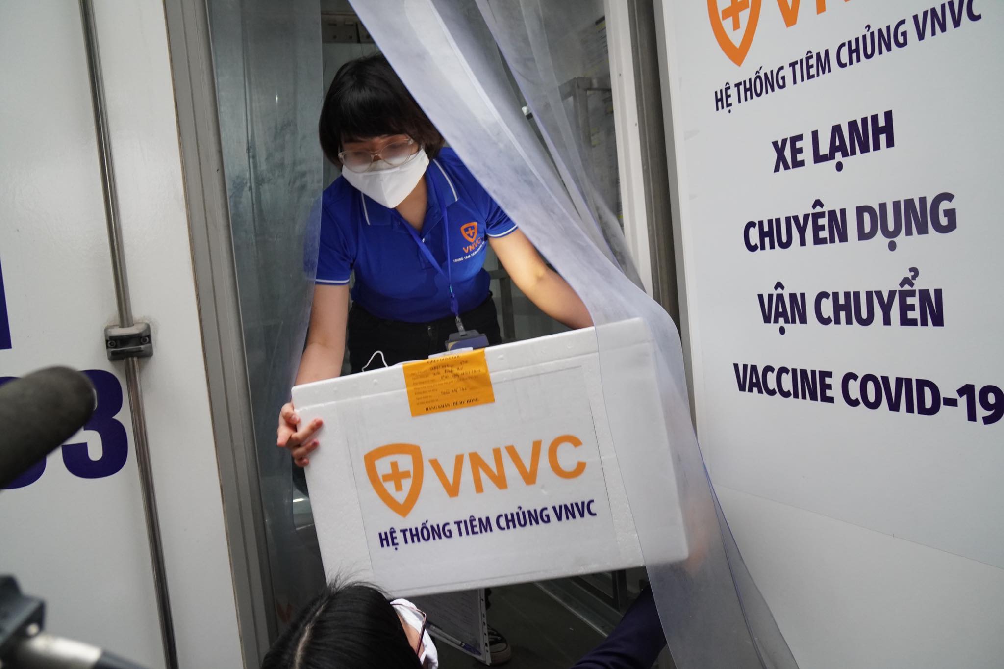 TRỰC TIẾP: Bắt đầu chiến dịch tiêm chủng quy mô lớn nhất từ trước tới nay TRỰC TIẾP: Bắt đầu chiến dịch tiêm chủng quy mô lớn nhất từ trước tới nay