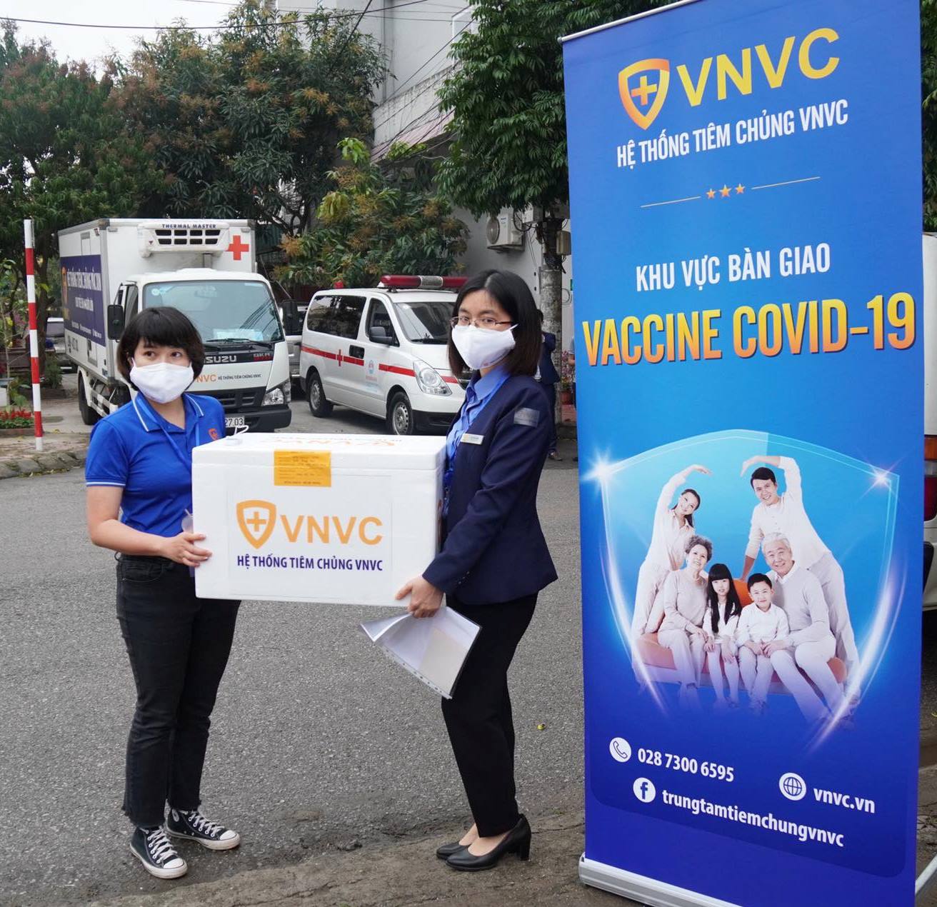 TRỰC TIẾP: Bắt đầu chiến dịch tiêm chủng quy mô lớn nhất từ trước tới nay TRỰC TIẾP: Bắt đầu chiến dịch tiêm chủng quy mô lớn nhất từ trước tới nay