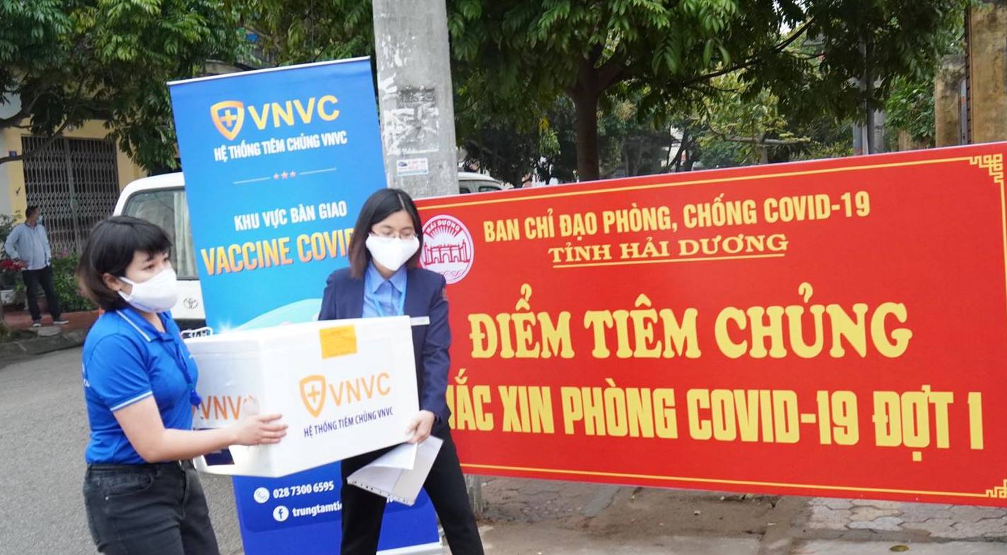 TRỰC TIẾP: Bắt đầu chiến dịch tiêm chủng quy mô lớn nhất từ trước tới nay TRỰC TIẾP: Bắt đầu chiến dịch tiêm chủng quy mô lớn nhất từ trước tới nay