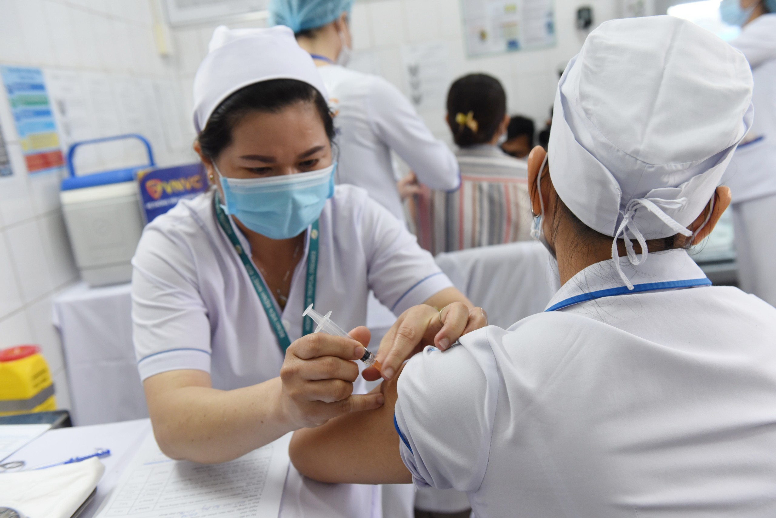 TRỰC TIẾP: Bắt đầu chiến dịch tiêm chủng quy mô lớn nhất từ trước tới nay TRỰC TIẾP: Bắt đầu chiến dịch tiêm chủng quy mô lớn nhất từ trước tới nay