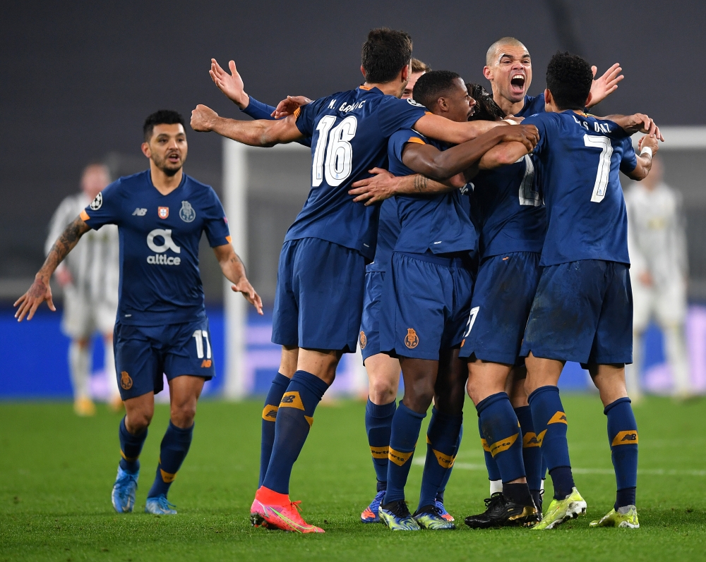 Ronaldo im tiếng, Juventus ngậm ngùi dừng bước ở vòng 1/8 Cúp C1