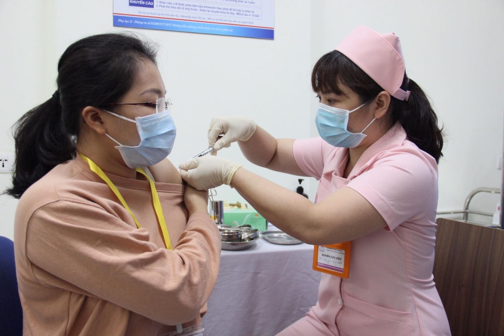 Việt Nam đã có gần 16.000 người được tiêm vaccine COVID-19 Việt Nam đã có gần 16.000 người được tiêm vaccine COVID-19
