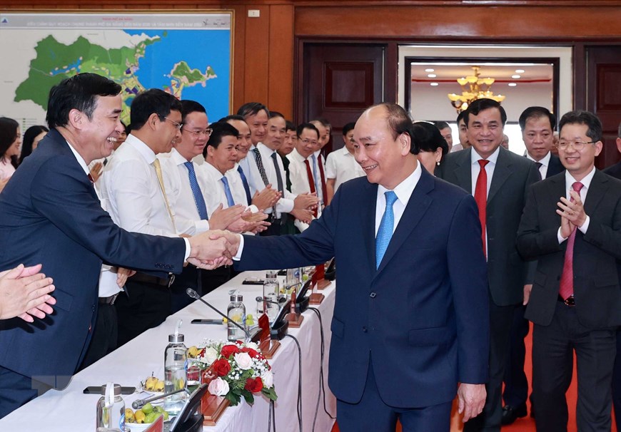 Chủ tịch nước Nguyễn Xuân Phúc làm việc với thành phố Đà Nẵng và tỉnh Quảng Nam Chủ tịch nước Nguyễn Xuân Phúc làm việc với thành phố Đà Nẵng và tỉnh Quảng Nam