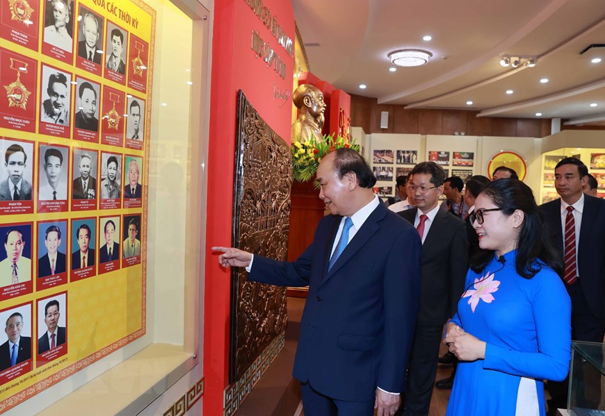 Chủ tịch nước Nguyễn Xuân Phúc làm việc với thành phố Đà Nẵng và tỉnh Quảng Nam Chủ tịch nước Nguyễn Xuân Phúc làm việc với thành phố Đà Nẵng và tỉnh Quảng Nam