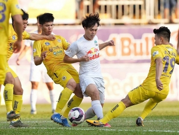 Kết quả, Bảng xếp hạng V-League 2021 (18/4): HAGL bá đạo ngôi số 1, Hà Nội bị vắng khỏi top 6