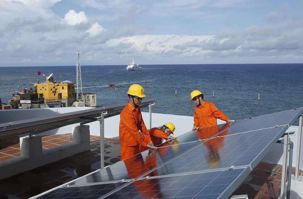 EVNSPC là tổng công ty phân phối điện được EVN giao nhiệm vụ quản lý vận hành hệ thống điện trên quần đảo Trường Sa EVNSPC là tổng công ty phân phối điện được EVN giao nhiệm vụ quản lý vận hành hệ thống điện trên quần đảo Trường Sa