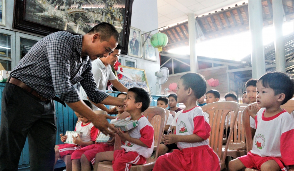 Qũy sữa Vươn cao Việt Nam của Vinamilk khởi động năm 2021 với “31.000 ly sữa yêu thương” từ cộng đồng Qũy sữa Vươn cao Việt Nam của Vinamilk khởi động năm 2021 với “31.000 ly sữa yêu thương” từ cộng đồng