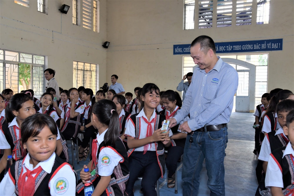 Qũy sữa Vươn cao Việt Nam của Vinamilk khởi động năm 2021 với “31.000 ly sữa yêu thương” từ cộng đồng Qũy sữa Vươn cao Việt Nam của Vinamilk khởi động năm 2021 với “31.000 ly sữa yêu thương” từ cộng đồng
