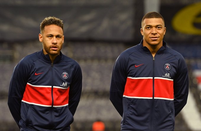Mbappe (phải) chưa chắc tham dự trận lượt về Mbappe (phải) chưa chắc tham dự trận lượt về