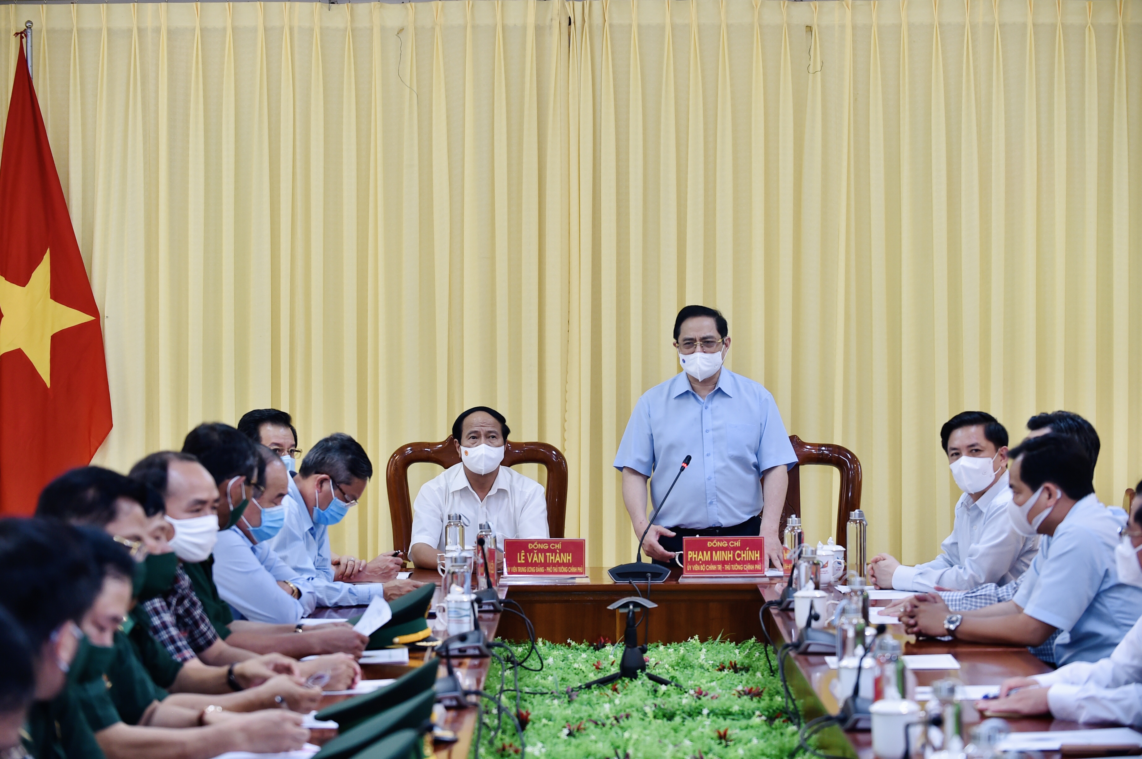Thủ tướng Chính phủ yêu cầu thực hiện 8 nhiệm vụ trong tâm trong công tác phòng chống dịch COVID-19 Thủ tướng Chính phủ yêu cầu thực hiện 8 nhiệm vụ trong tâm trong công tác phòng chống dịch COVID-19