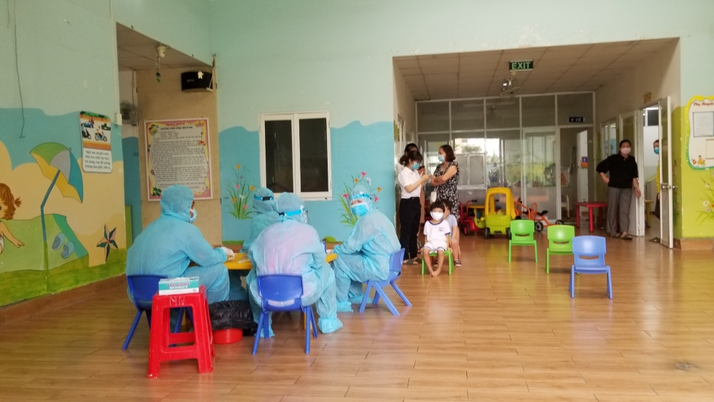 Một bé gái 18 tháng tuổi ở TP.HCM nghi mắc COVID-19 Một bé gái 18 tháng tuổi ở TP.HCM nghi mắc COVID-19