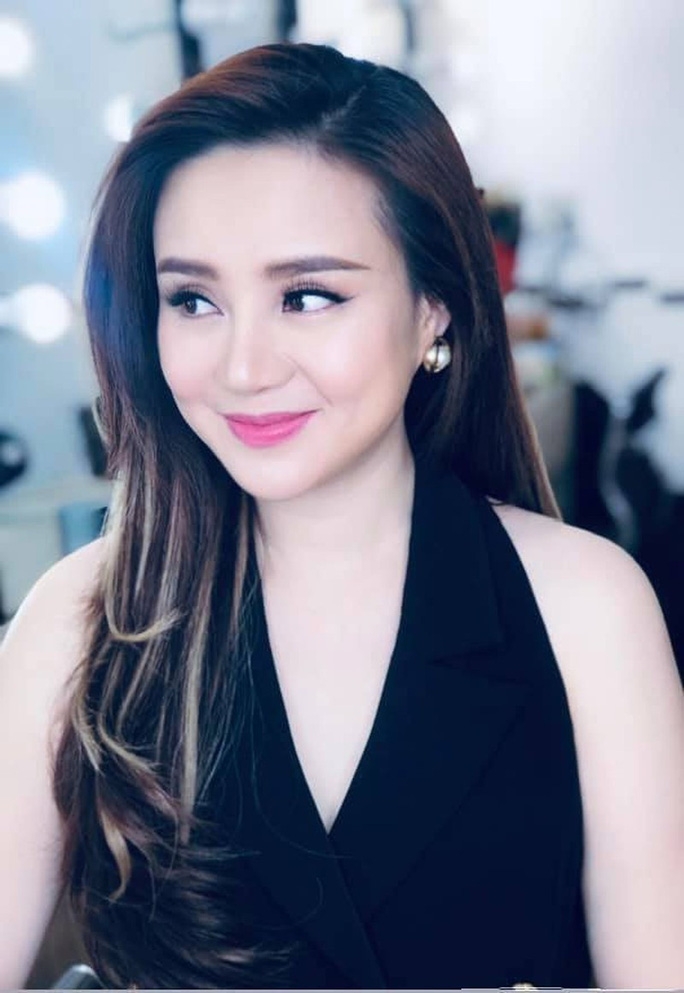 Ca sĩ Vy Oanh phản pháo bà Phương Hằng Ca sĩ Vy Oanh phản pháo bà Phương Hằng
