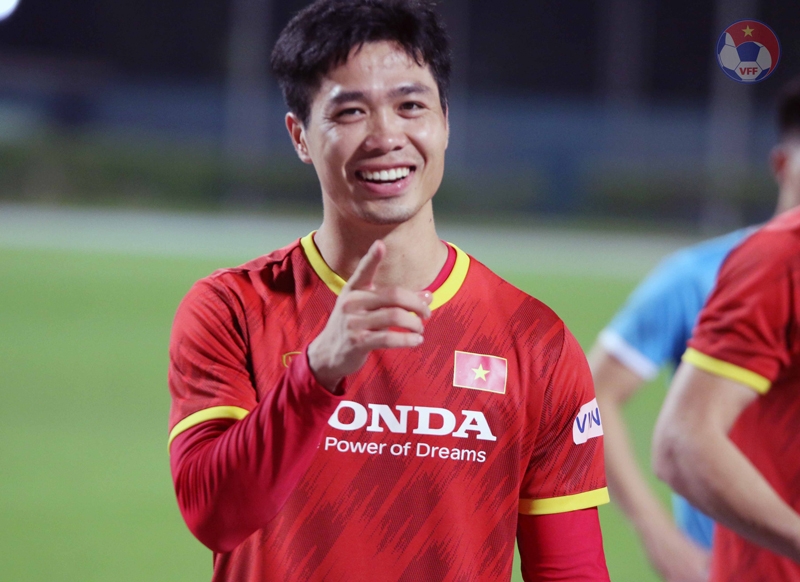 ĐT Việt Nam đạp cỏ tại UAE, sẵn sàng cho hành trình chinh phục vé dự World Cup