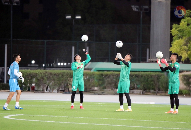 ĐT Việt Nam đạp cỏ tại UAE, sẵn sàng cho hành trình chinh phục vé dự World Cup ĐT Việt Nam đạp cỏ tại UAE, sẵn sàng cho hành trình chinh phục vé dự World Cup