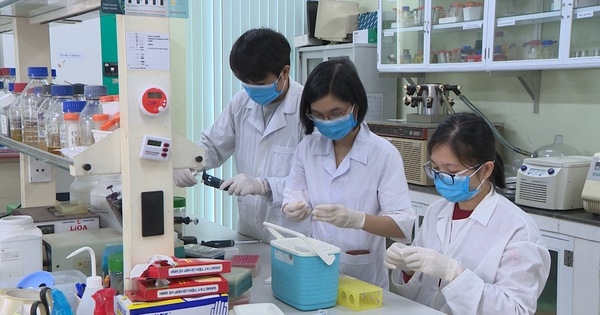 Các nhà khoa học của Viện Công nghệ sinh học là nhóm nghiên cứu đầu tiên ở Việt Nam chế tạo thành công Kit phát hiện SARS-CoV-2 Các nhà khoa học của Viện Công nghệ sinh học là nhóm nghiên cứu đầu tiên ở Việt Nam chế tạo thành công Kit phát hiện SARS-CoV-2
