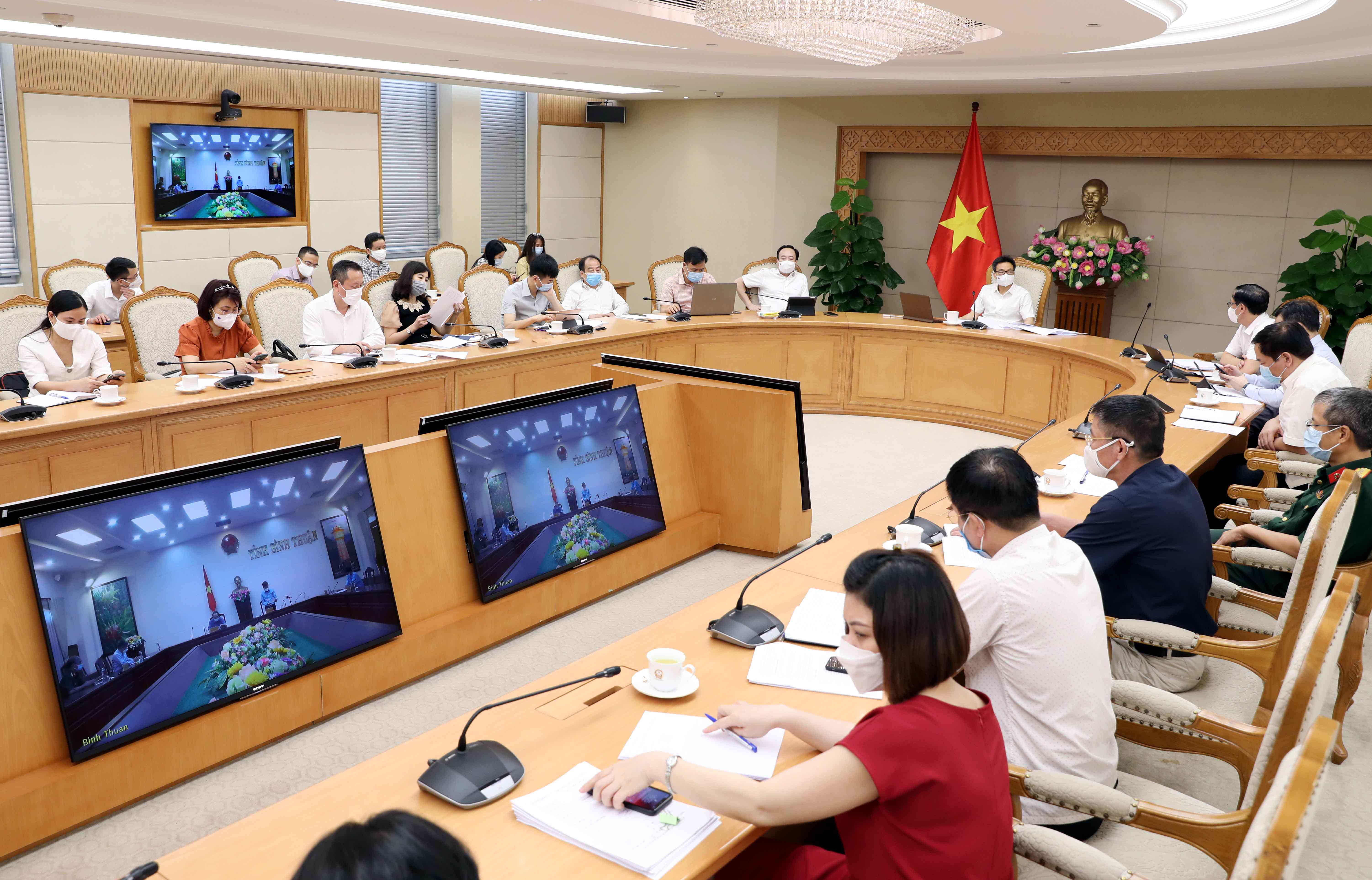 Phó Thủ tướng Vũ Đức Đam: Chuẩn bị sẵn sàng khi dịch còn chưa phức tạp Phó Thủ tướng Vũ Đức Đam: Chuẩn bị sẵn sàng khi dịch còn chưa phức tạp