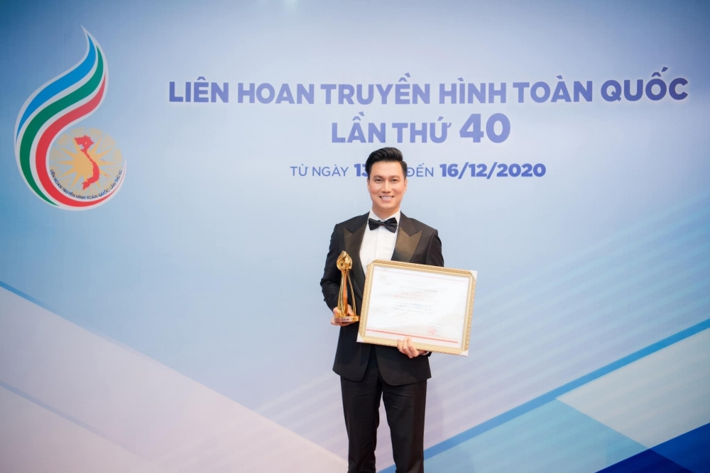 Diễn viên Việt Anh nói gì khi được đề nghị xét tặng danh hiệu NSƯT? Diễn viên Việt Anh nói gì khi được đề nghị xét tặng danh hiệu NSƯT?
