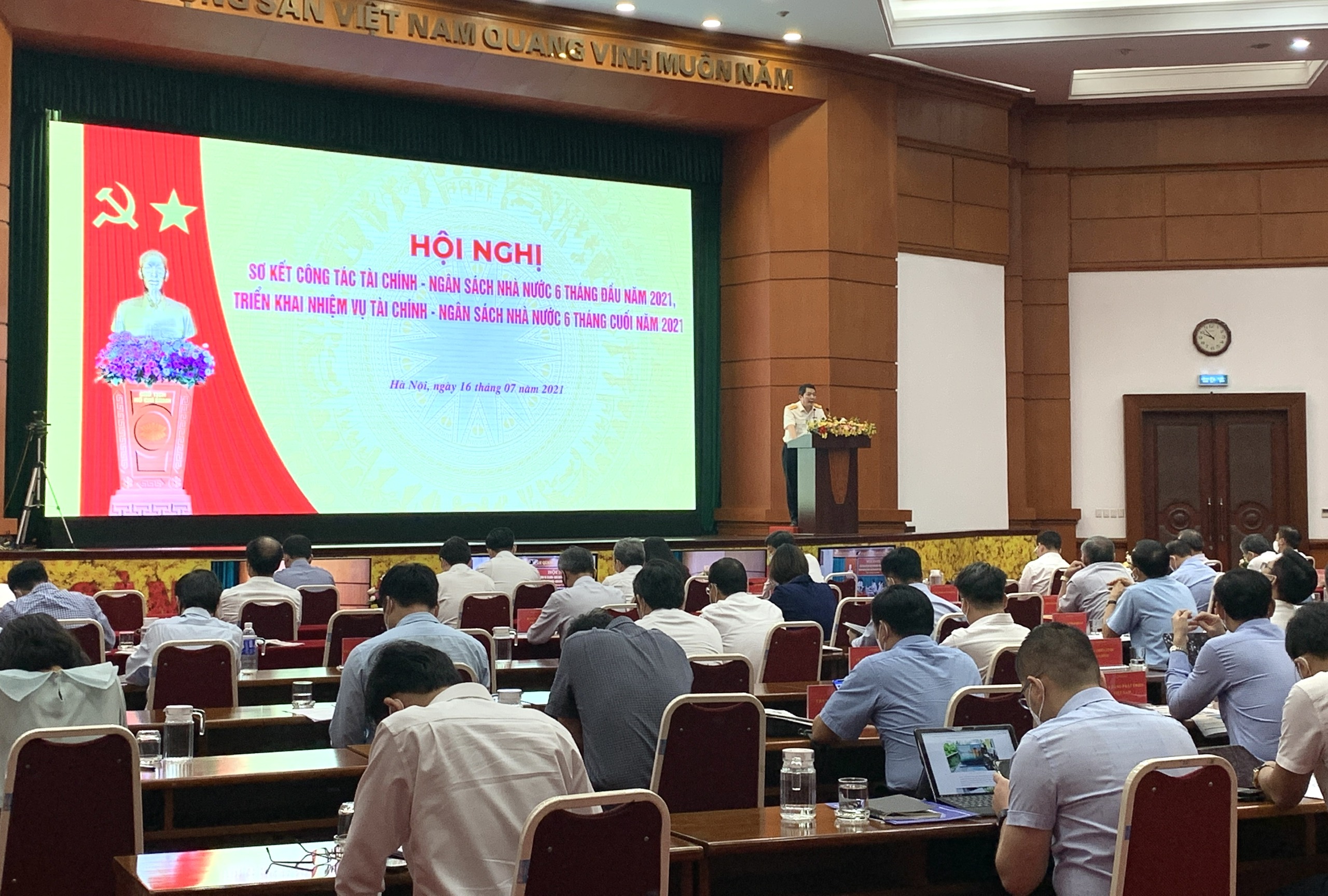 Ngân sách đã chi 21,5 nghìn tỷ đồng cho chống COVID-19 Ngân sách đã chi 21,5 nghìn tỷ đồng cho chống COVID-19