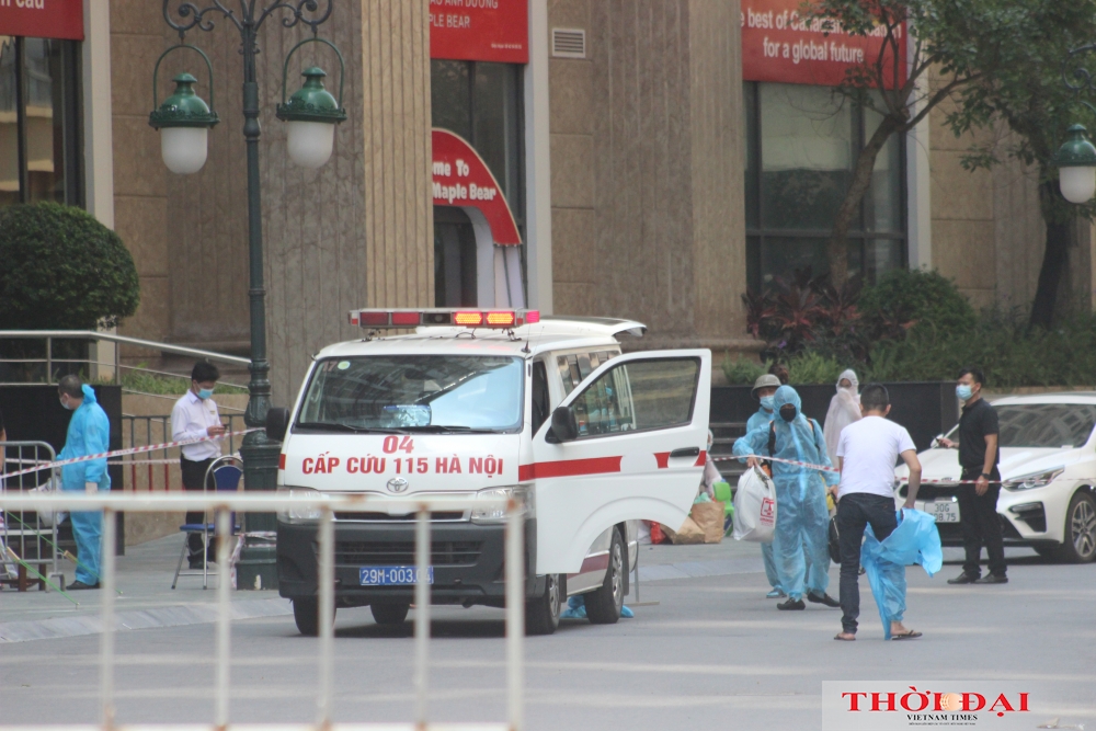 Hà Nội phong tỏa chung cư và ngân hàng liên quan đến nữ bệnh nhân mắc COVID-19 mới Hình ảnh phong tỏa chung cư Sunshine và ngân hàng liên quan đến nữ bệnh nhân mắc COVID-19 ở Hà Nội