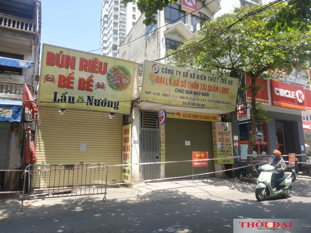 Hà Nội phong tỏa chung cư và ngân hàng liên quan đến nữ bệnh nhân mắc COVID-19 mới Hình ảnh phong tỏa chung cư Sunshine và ngân hàng liên quan đến nữ bệnh nhân mắc COVID-19 ở Hà Nội