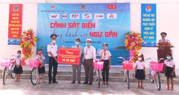 Đưa Luật Cảnh sát biển Việt Nam vào cuộc sống Đưa Luật Cảnh sát biển Việt Nam vào cuộc sống