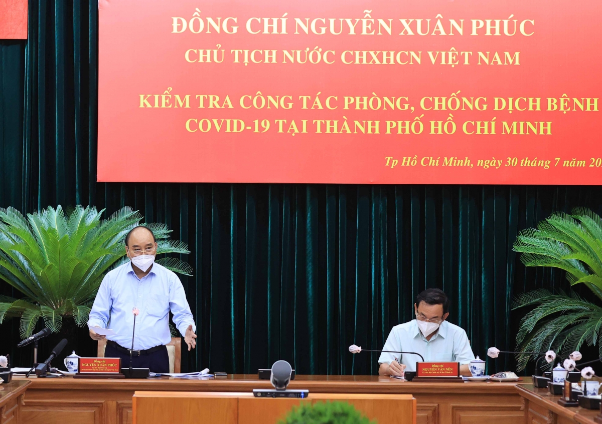 Chủ tịch nước Nguyễn Xuân Phúc: Giãn cách phải gắn chặt với chăm lo đời sống người dân Chủ tịch nước Nguyễn Xuân Phúc: Giãn cách phải gắn chặt với chăm lo đời sống người dân