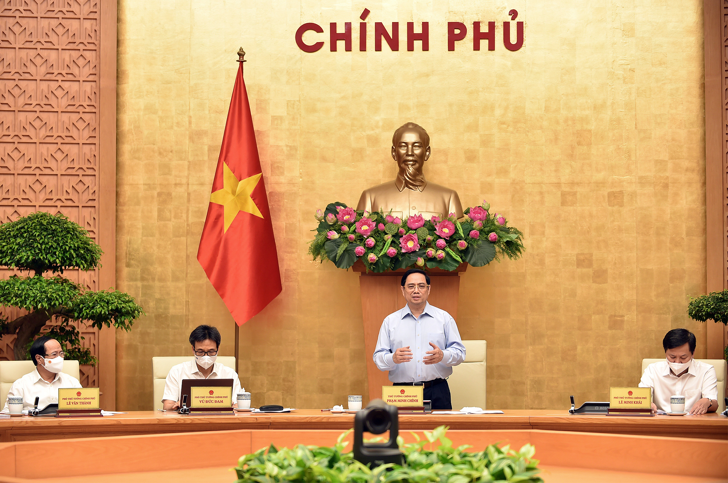 Thủ tướng Phạm Minh Chính: Quyết liệt hơn nữa trong thực hiện chiến lược vaccine Thủ tướng Phạm Minh Chính: Quyết liệt hơn nữa trong thực hiện chiến lược vaccine