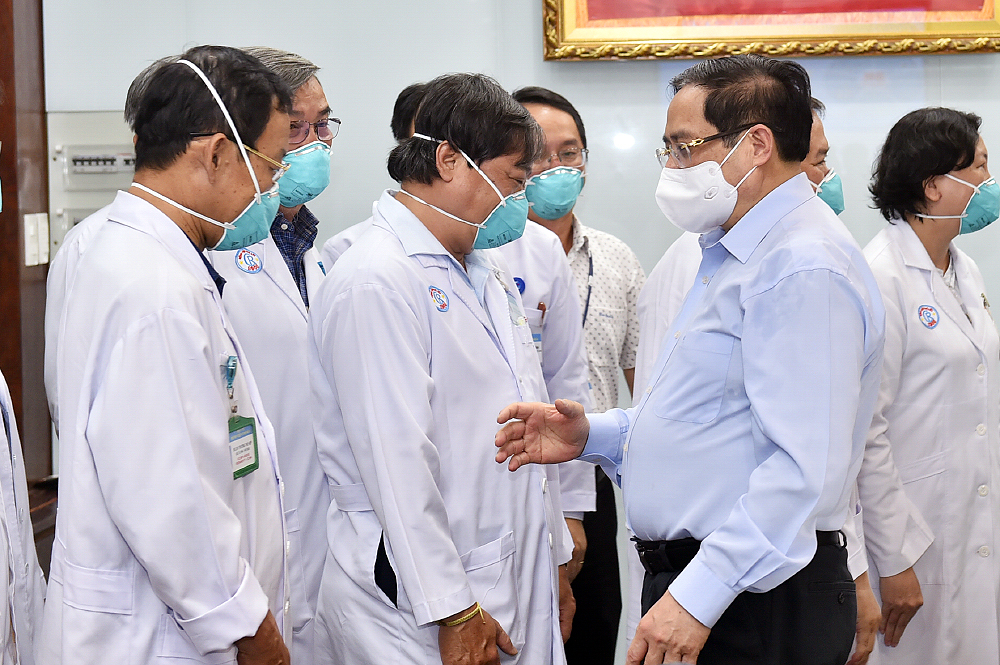 Triển khai ngay phương án điều động, chi viện nhân lực y tế cho các địa phương đang có nhiều ca lây nhiễm, bệnh nặng Triển khai ngay phương án điều động, chi viện nhân lực y tế cho các địa phương đang có nhiều ca lây nhiễm, bệnh nặng